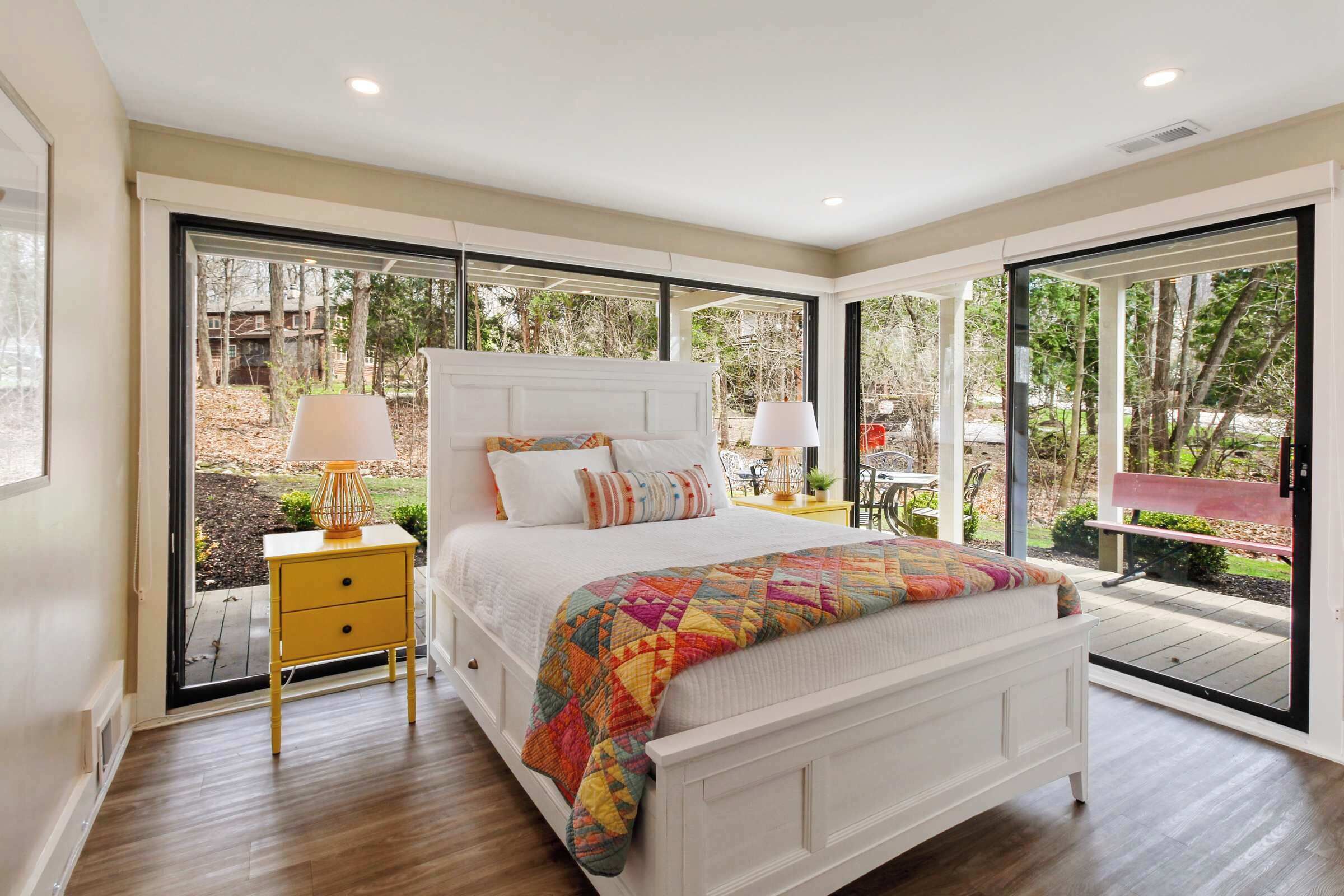 2 bedrooms, individually decorated, individually furnished
