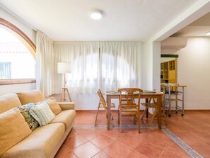 Bungalow | Dining