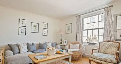 Lymington, Captains Row