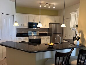 Fridge, microwave, oven, stovetop - 2/2 Condo in Gated Community with resort pool, tennis courts and fitness gym. (Sarasota)