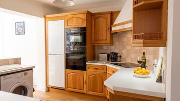 Fridge, microwave, oven, coffee/tea maker