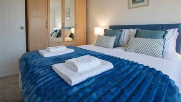 3 bedrooms, desk, iron/ironing board, free WiFi