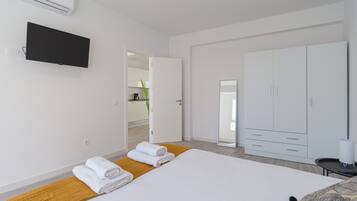 3 bedrooms, iron/ironing board