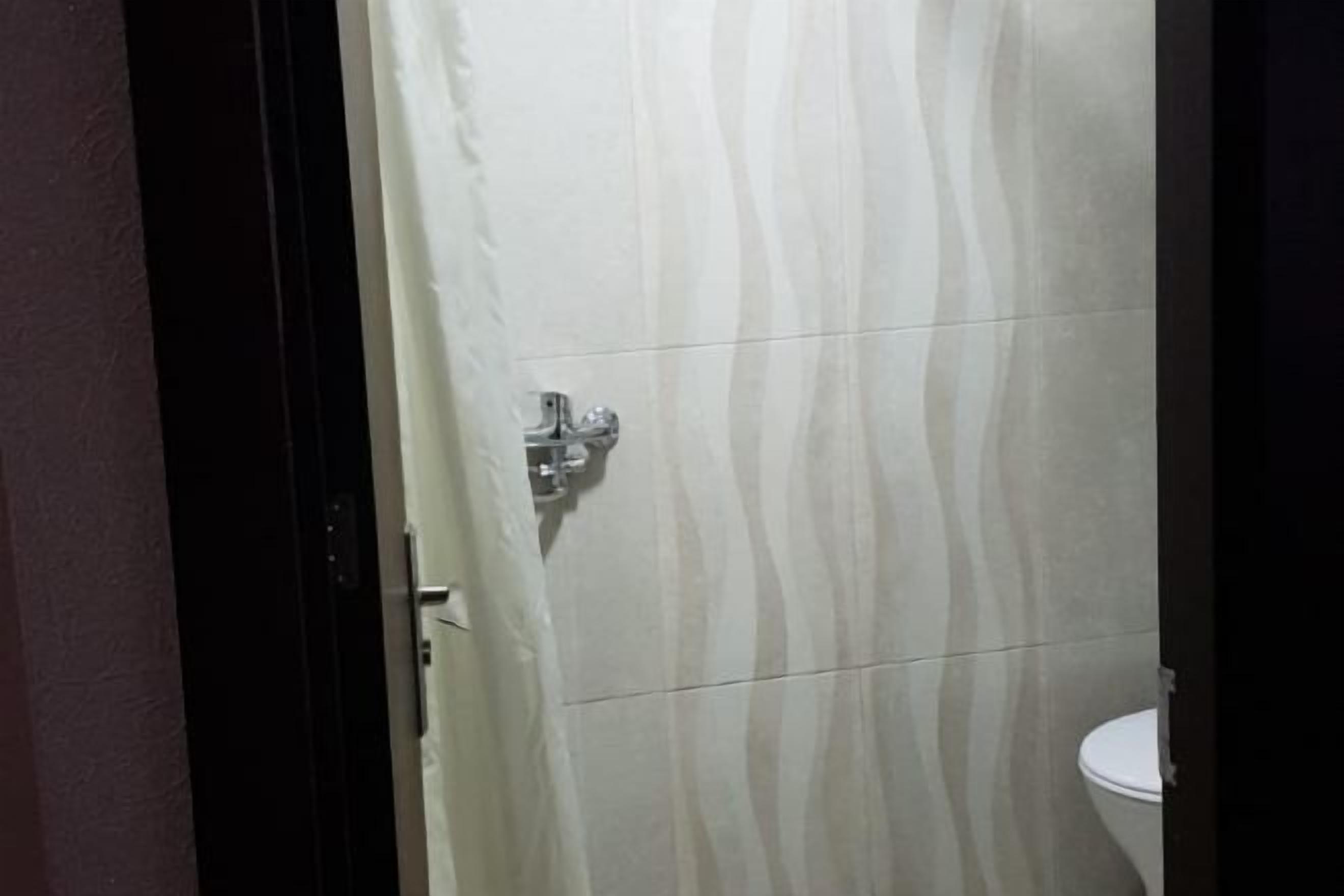 Baño | Ducha, secador de pelo, zapatillas y toallas