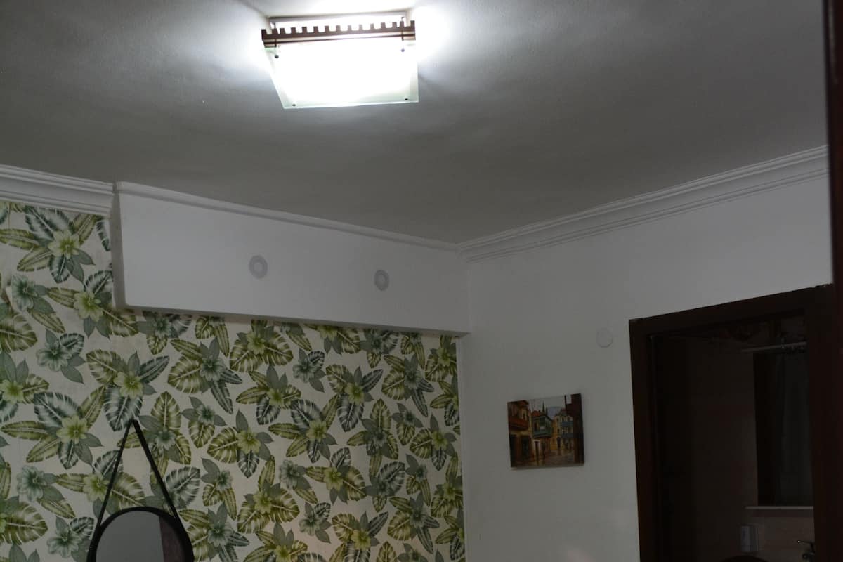 Habitación básica doble | Cortinas opacas, tabla de planchar con plancha, wifi gratis