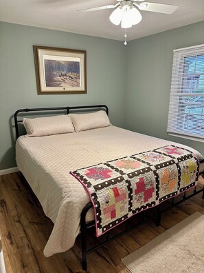 Iron/ironing board, WiFi, bed sheets