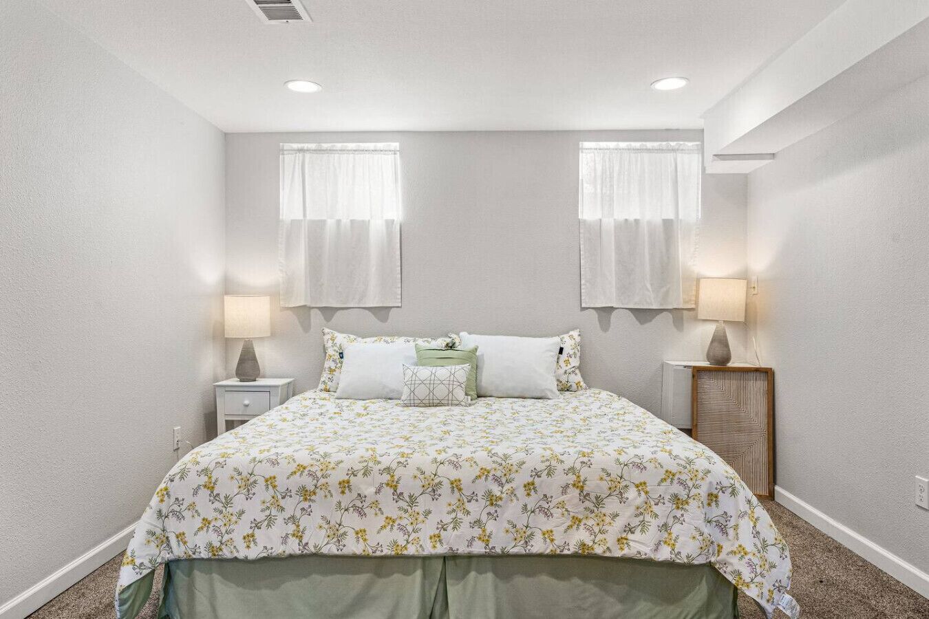 1 slaapkamer, een bureau, een strijkplank/strijkijzer, wifi