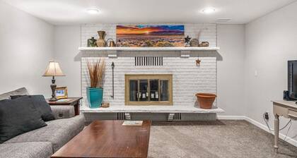 Modern Downtown Oasis ~ Sunny Garden ~ King Beds!