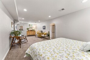 1 bedroom, desk, iron/ironing board, WiFi