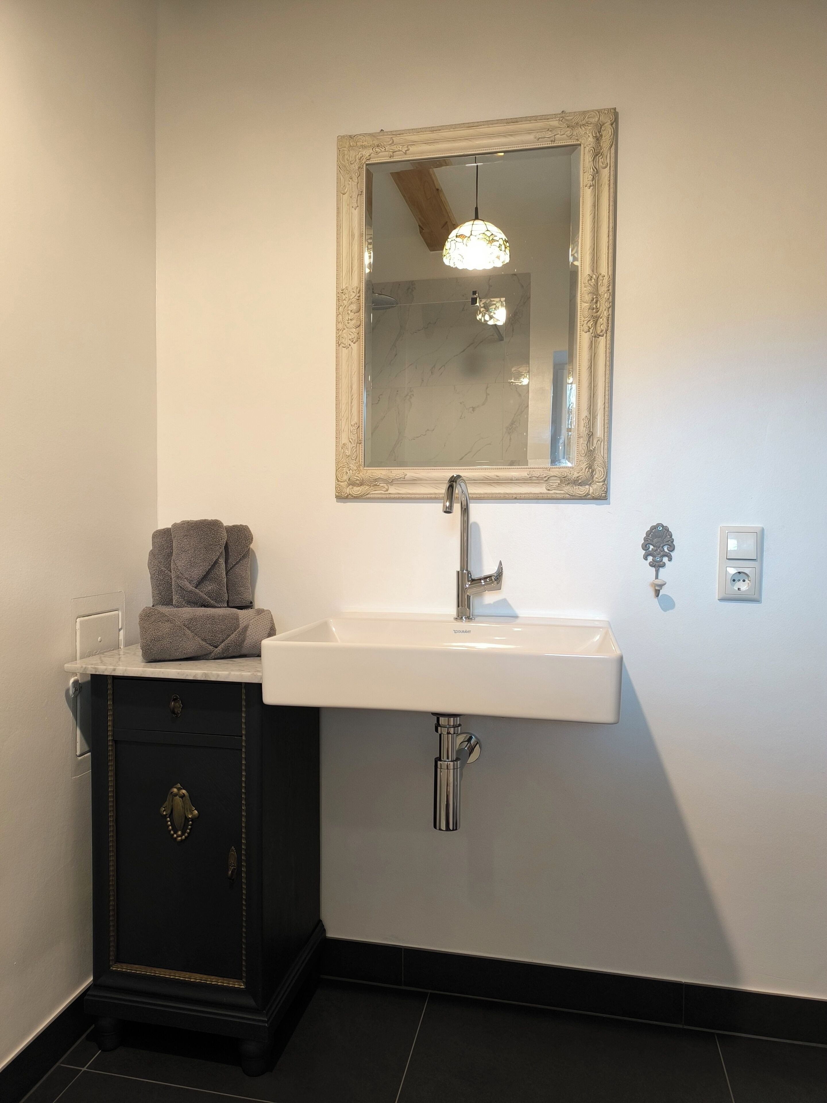 Suihku, ympäristöystävälliset hygieniatuotteet, hiustenkuivaaja