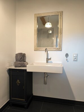 Shower, eco-friendly toiletries, hair dryer, towels