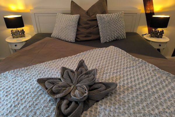 2 bedrooms, desk, iron/ironing board, travel crib