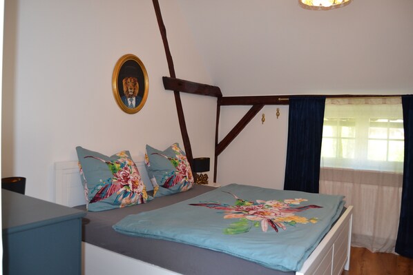 2 bedrooms, desk, iron/ironing board, travel crib