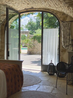 5 chambres, fer et planche à repasser, Wi-Fi, draps fournis