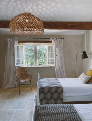 5 bedrooms, iron/ironing board, WiFi, bed sheets - Mas d'Augustine Uzes (La Bruguière)