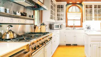 House, Multiple Beds, Kitchen, Garden View (Big Foot Valley Farmhouse) | Private kitchen | Fridge, microwave, oven, stovetop