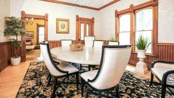 獨棟房屋, 多張床, 廚房, 花園景觀 (Big Foot Valley Farmhouse) | 用餐區