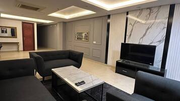 Apartment, 3 Bedrooms, Smoking, Balcony | Lounge