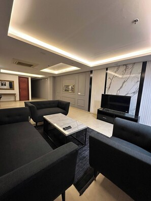Apartment, 3 Bedrooms, Smoking, Balcony | Lounge