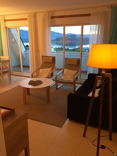 Beautiful 2 bedroom apartment in Barreiros. Impressive views.