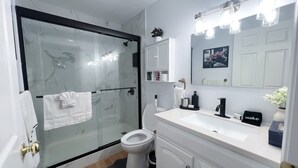 Comfort Duplex, 4 Bedrooms, Non Smoking, 2 Bathrooms | Bilik Mandi