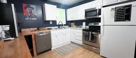 Comfort Duplex, 4 Bedrooms, Non Smoking, 2 Bathrooms | Private kitchen