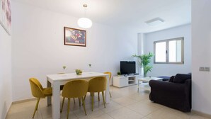 Dining - Apartment in Las Palmas Near Playa de Las Canteras (Las Palmas de Gran Canaria)