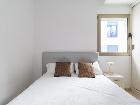 3 bedrooms, laptop workspace, iron/ironing board