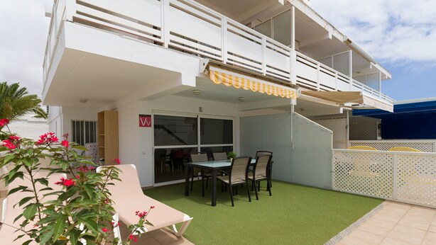 Outdoor dining - House in San Agustin Near the Beach (San Bartolomé de Tirajana)