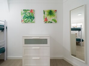 House | 2 bedrooms, iron/ironing board