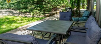 Cozy Condo at Interlaken! Stay & Play on Lake Como