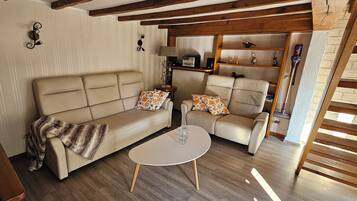 Smart-TV, Kamin, Stereoanlage