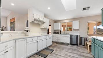 Mikrowelle, Ofen, Herdplatte, GeschirrspĂŒler