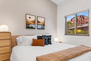 3 bedrooms, iron/ironing board, WiFi, bed sheets - Scenery Home with Red Rock Views Pool Spa Game Room (Sedona)