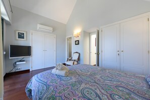 Casa | 3 dormitorios y tabla de planchar con plancha