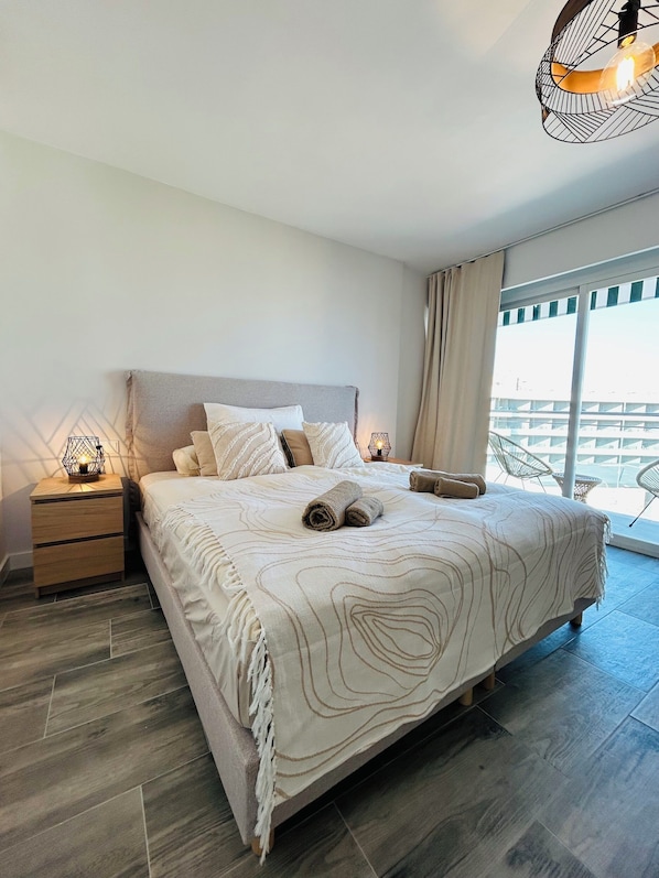 2 bedrooms, iron/ironing board, free WiFi, bed sheets