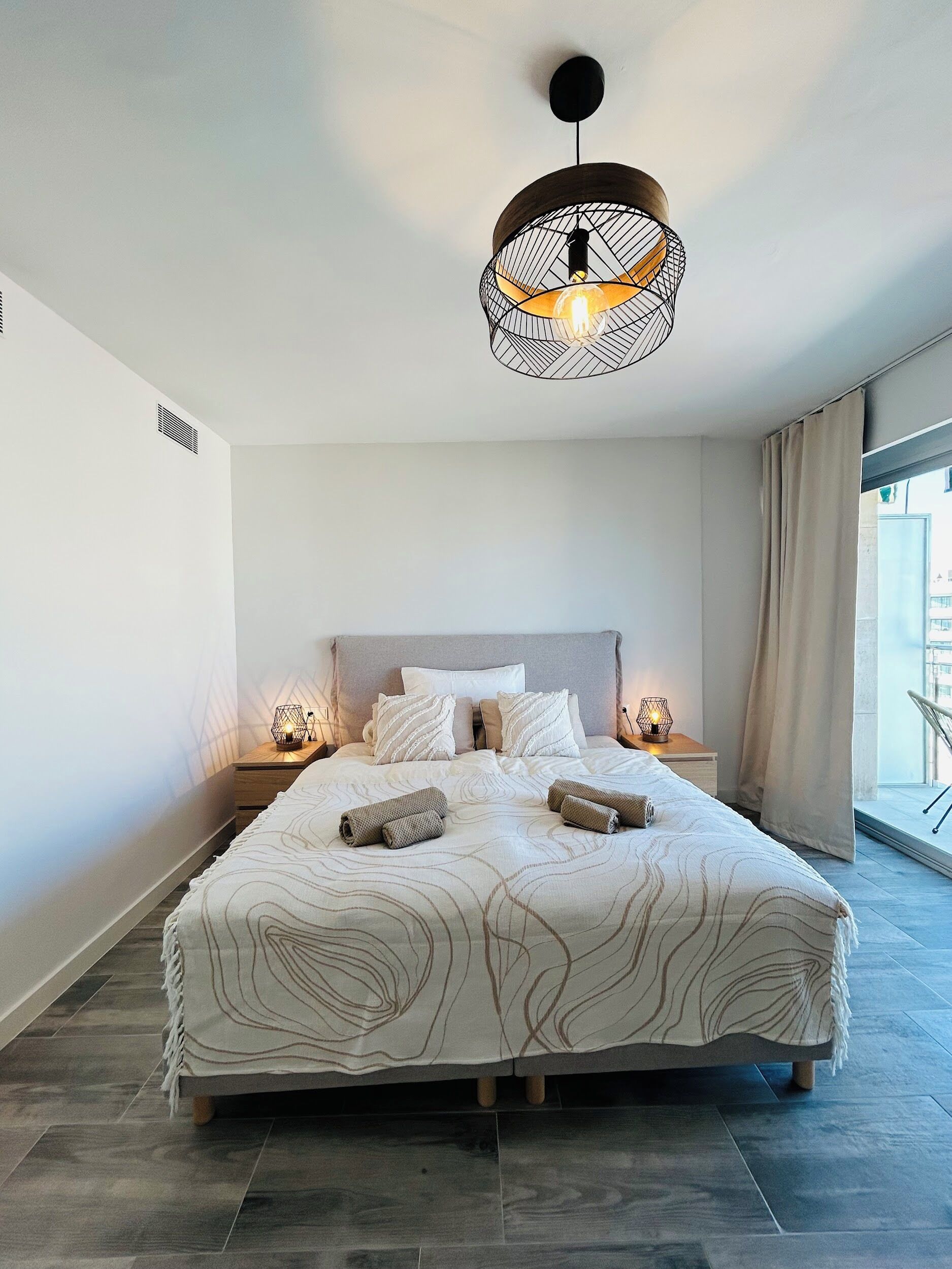 2 slaapkamers, een strijkplank/strijkijzer, gratis wifi, beddengoed