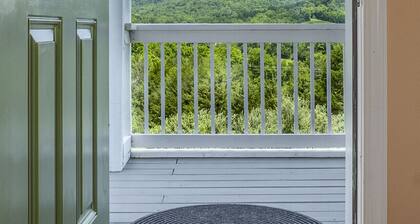 Tiny House w/ Big Mountain Views - near VMI & WLU