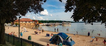 Highway Chalet - Centrally Located to Area Attractions!