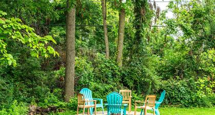 Highway Chalet - Centrally Located to Area Attractions!