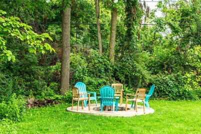 Highway Chalet - Centrally Located to Area Attractions!