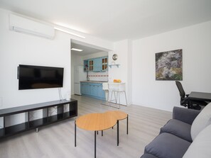 Dining - House in Las Palmas Near Playa de Las Canteras (Las Palmas de Gran Canaria)