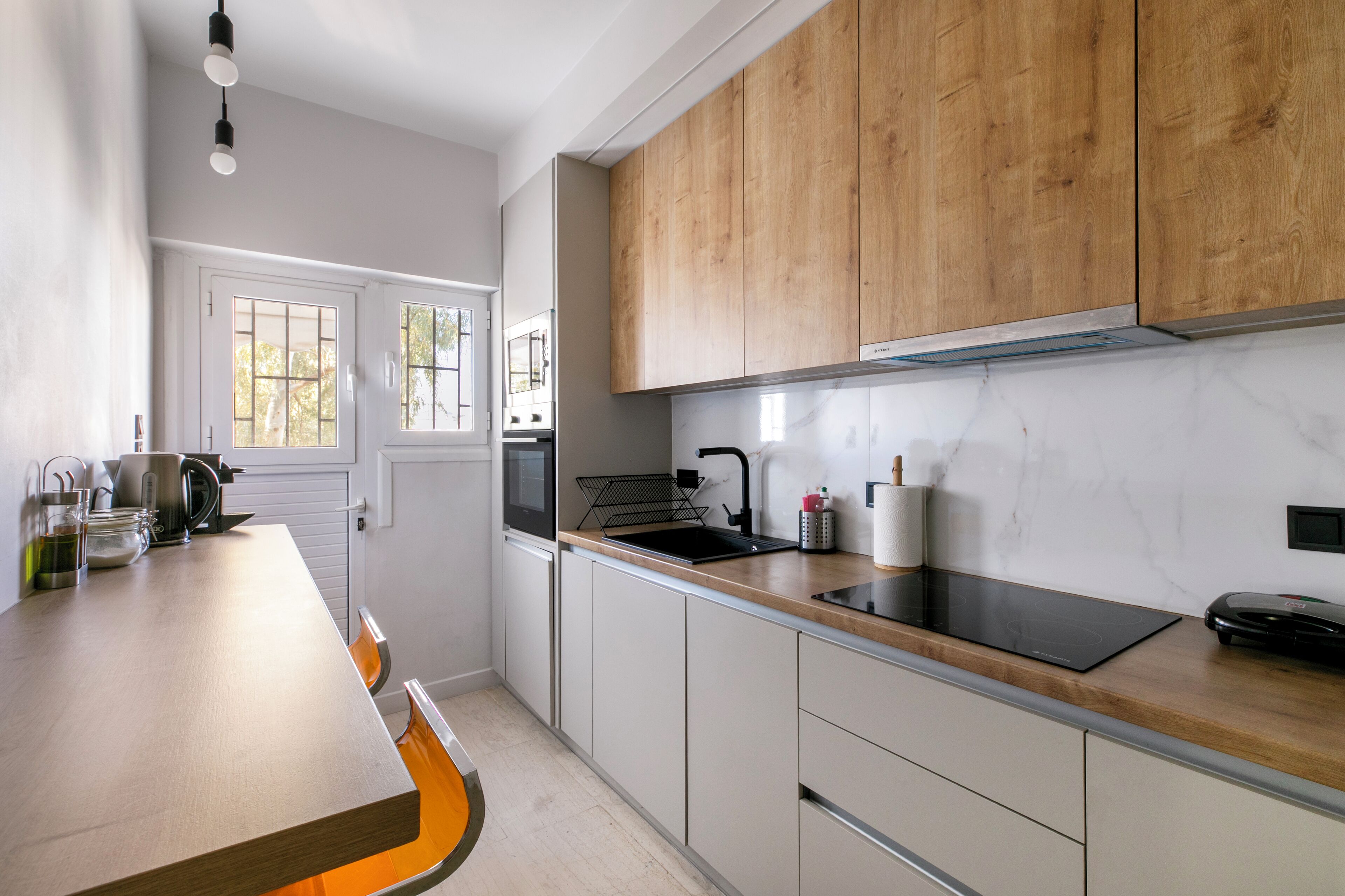 Apartamento, 2 quartos, cozinha, vista para a cidade | Cozinha privada | Geladeira, micro-ondas, fogão, cooktop