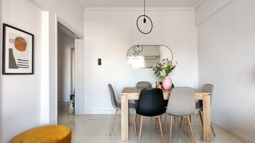 Apartment, 2 Bedrooms, Kitchen, City View | Dining room