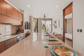 Réfrigérateur, micro-ondes, four, plaque de cuisson