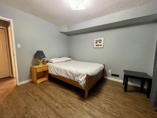 2 bedrooms, desk, free WiFi, bed sheets