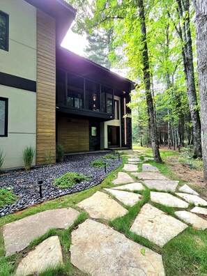 Exterior - Luxury Lakefront designer-built property in Northwoods! 4 BDR, 10 Beds, 4 Bath (Eagle River)