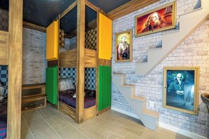 6 bedrooms, iron/ironing board, travel cot, WiFi