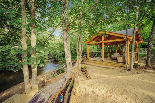 Beautiful 2-bedroom cabin near Sparta and the Blue Ridge Parkway