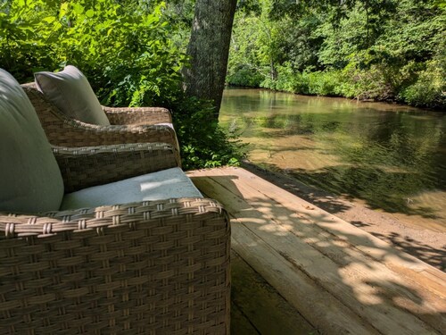 Beautiful 2-bedroom cabin near Sparta and the Blue Ridge Parkway